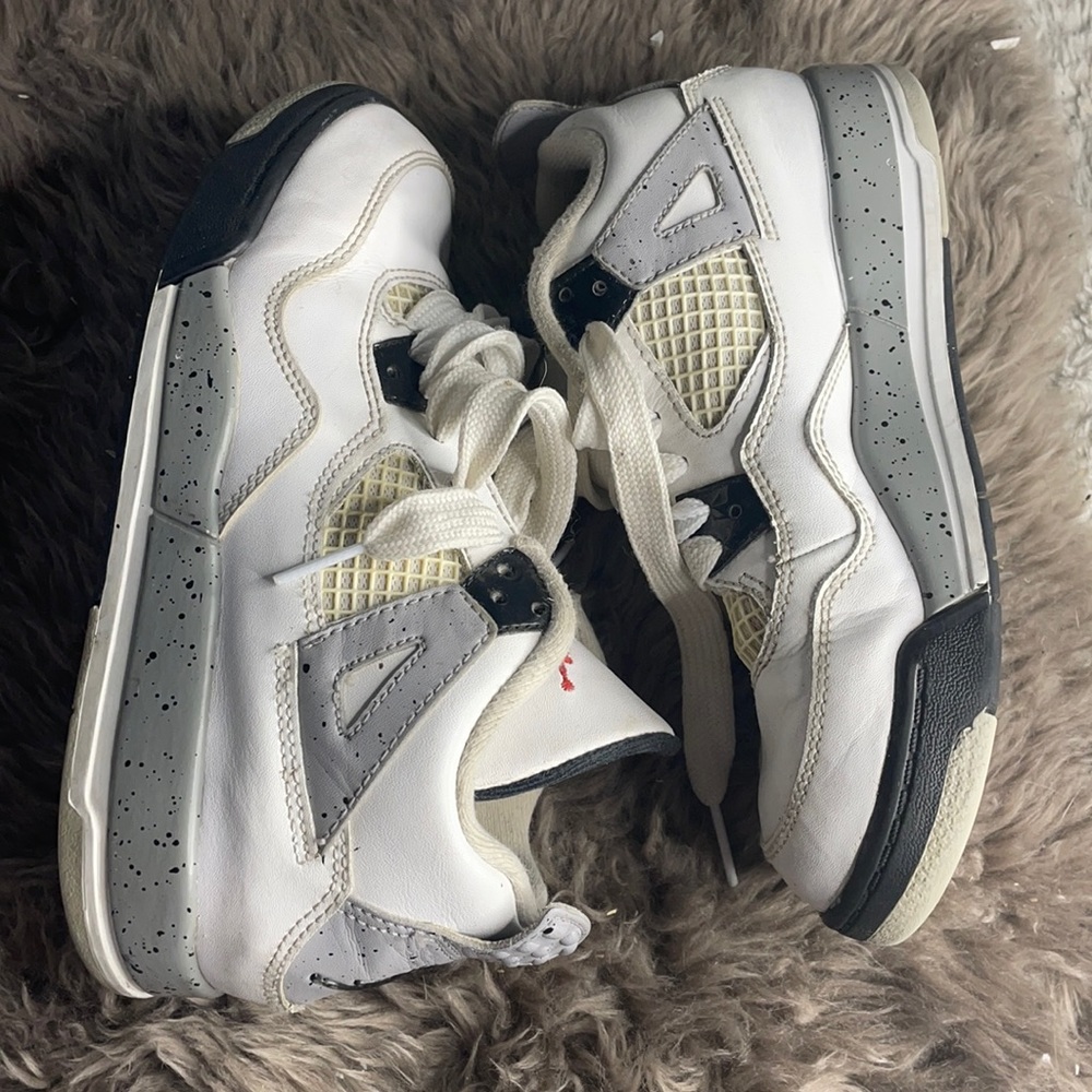 Cement Jordan 4s retro